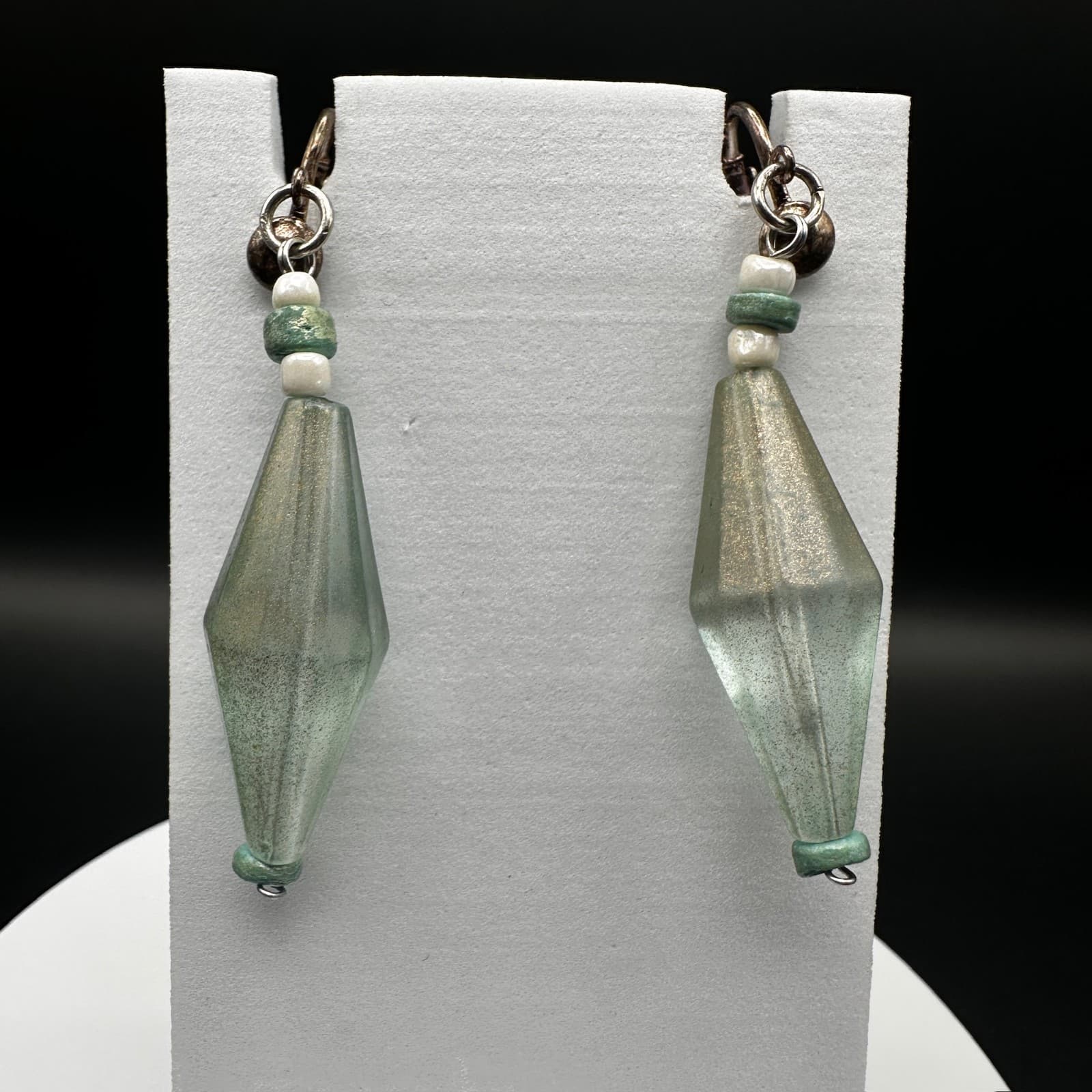 Vintage 90s Faceted Green Glass Diamond Shaped Drop Earrings Women's Jewelry - Image 1