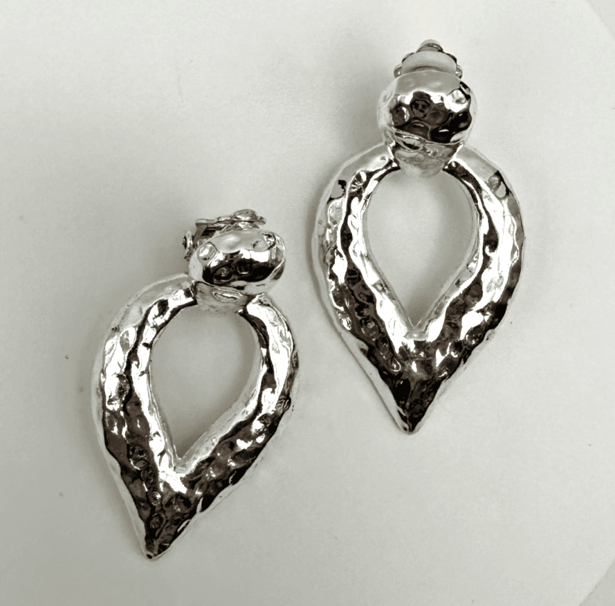 Vintage 90s Silver Tone Teardrop Dangle Earrings Hammered Text Modernist Jewelry - Image 1