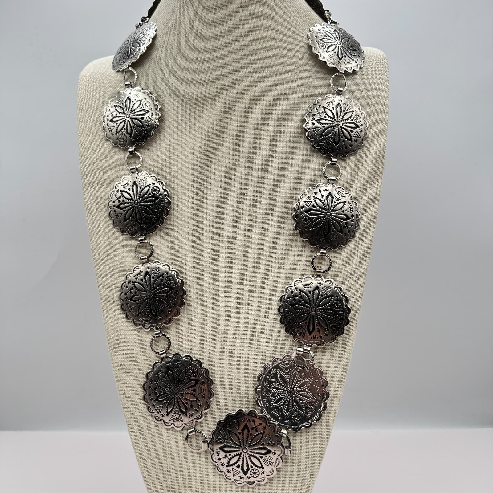 Vintage Y2K Silver Tone Concho Necklace Statement Women's Classic Jewelry - Image 1