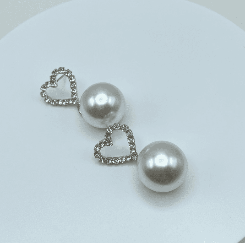 Vintage 90s Silver Tone Faux Pearl Heart Dangle Earrings Women's Jewelry - Image 1