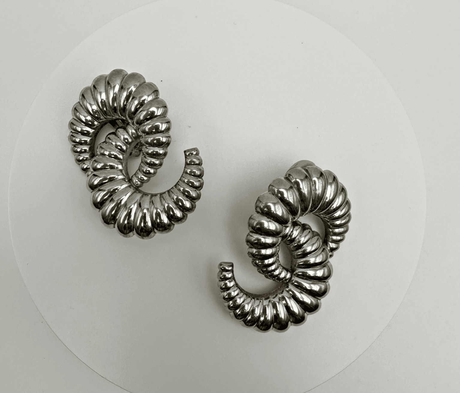 Vintage 80s Ram Horn Scroll Clip On Earrings Silver Tone Gunmetal Jewelry - Image 1