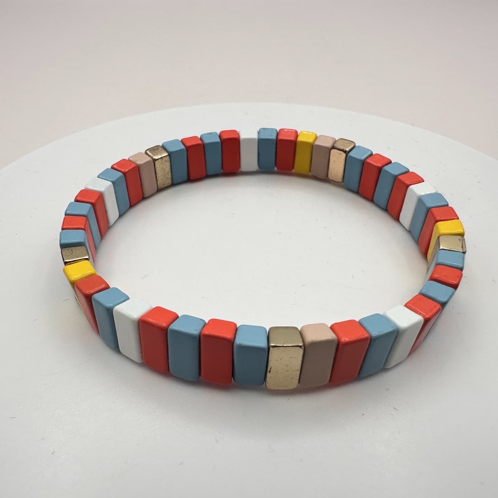 Vintage Y2K Gold Tone Beaded Bracelet Boho Women's Classic Fashion Jewelry - Image 1