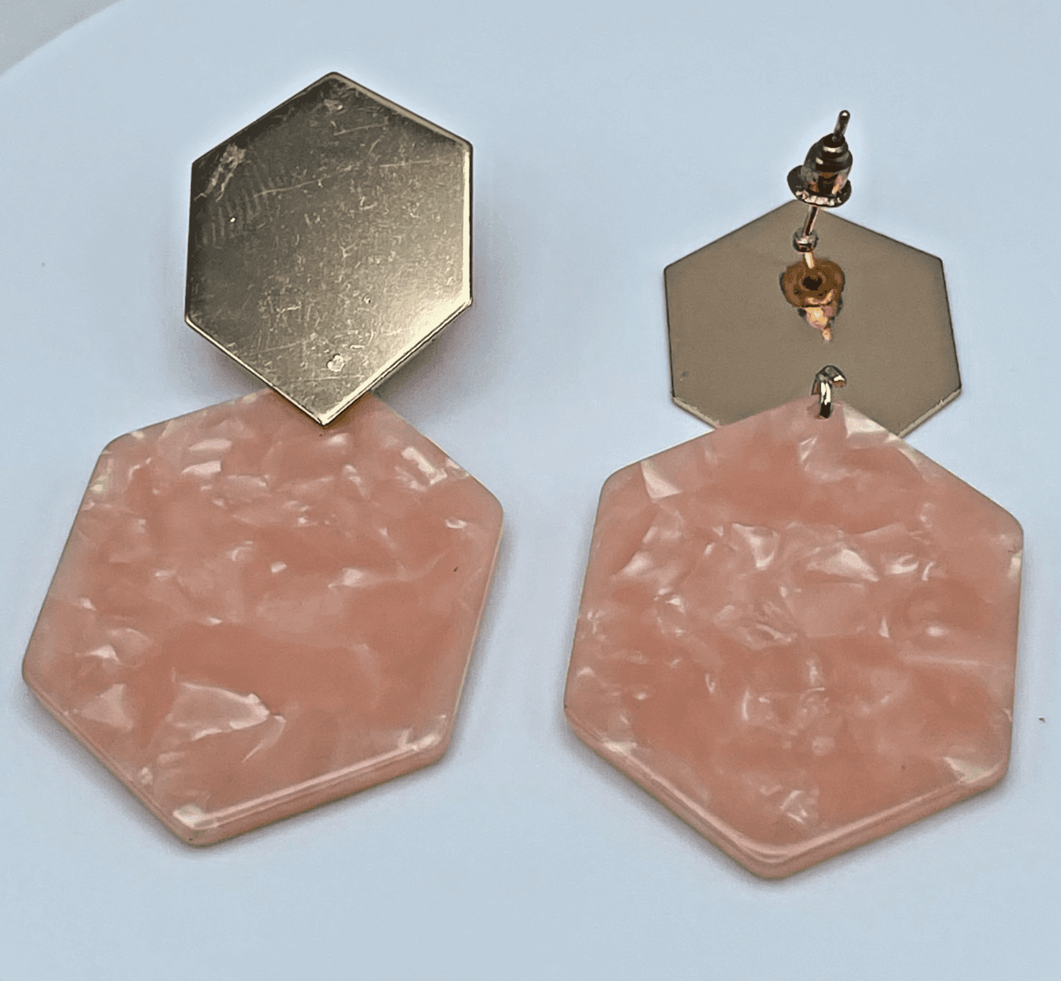 Vintage 90s Gold Tone Geometric Hexagon Drop Earrings Peach Marbled Resin - Image 1