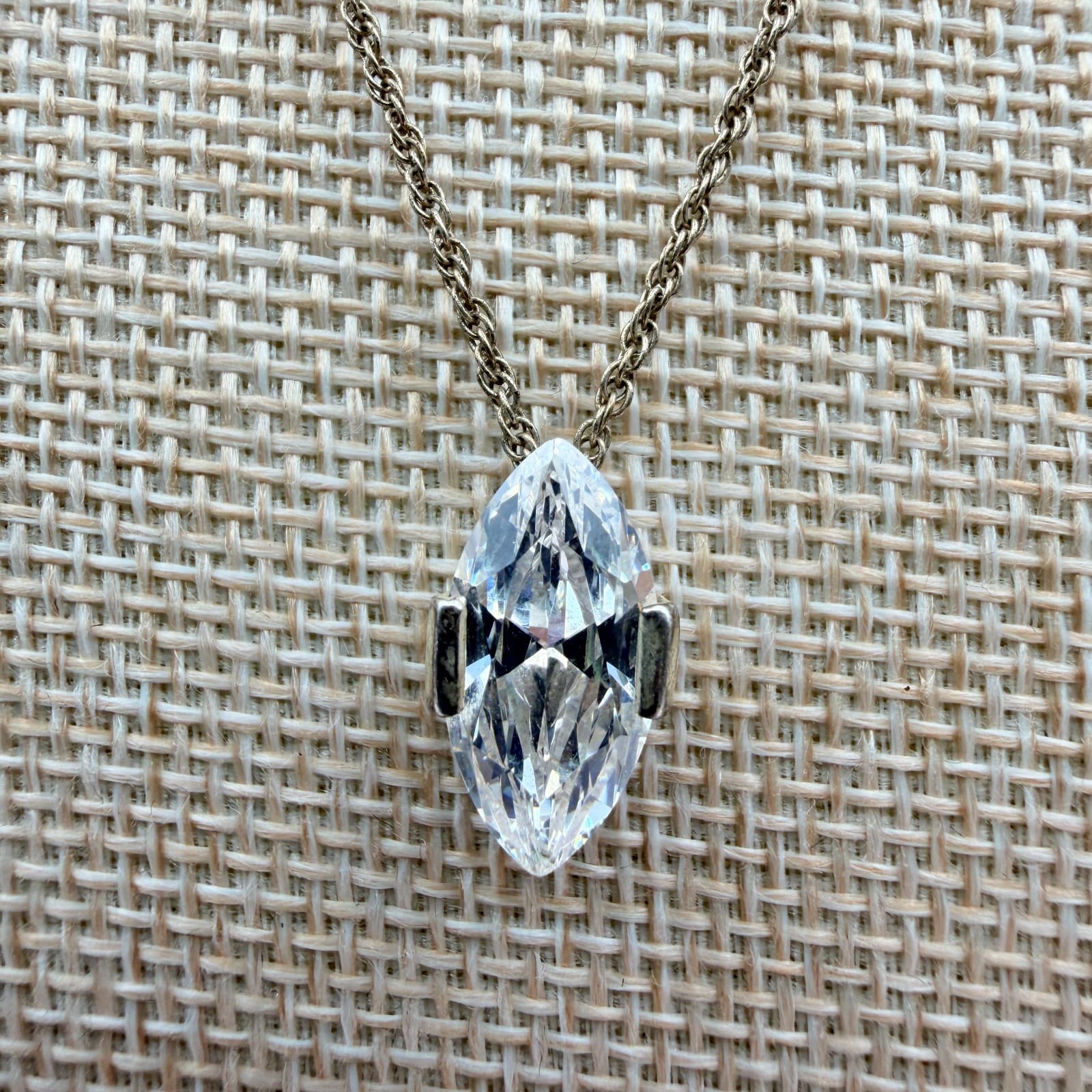 Vintage Y2K Avon Silver Tone Rope Chain Marquise Pendant Necklace Jewelry - Image 1