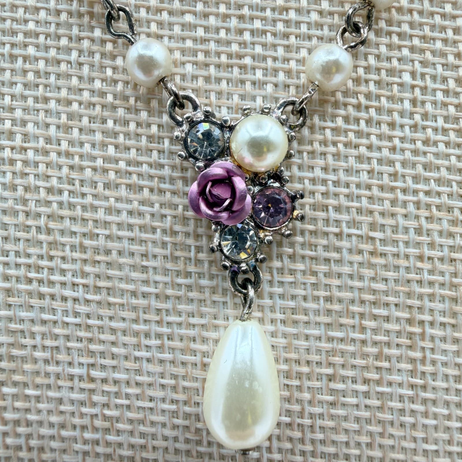 VTG Y2K Silver Tone Faux Pearl Purple Floral Teardrop Pendant Necklace Jewelry - Image 1