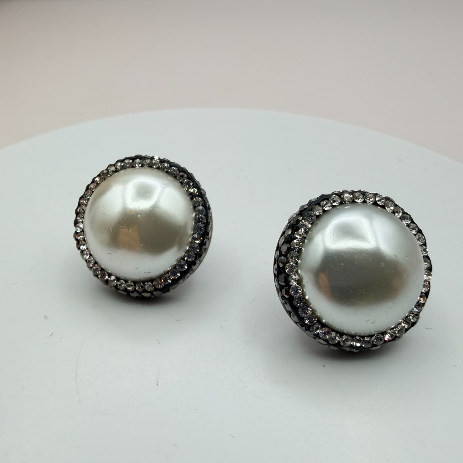 Vintage Y2K Silver Tone Faux Pearl Rhinestone Stud Earrings Women's Jewelry - Image 1