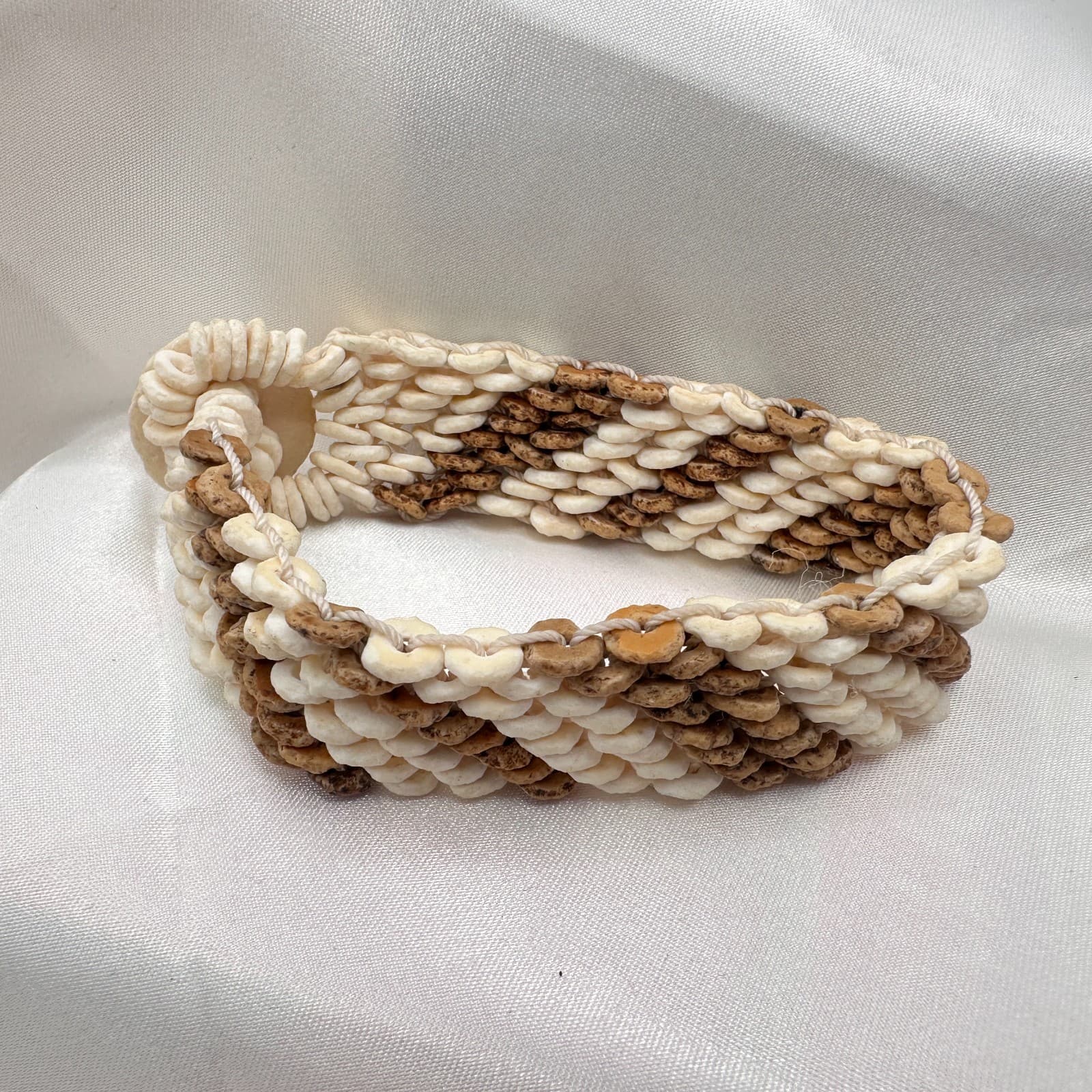 Vintage Y2K Beaded Disc Shell Bracelet Boho Women's Classic Fashion Jewelry - Image 1