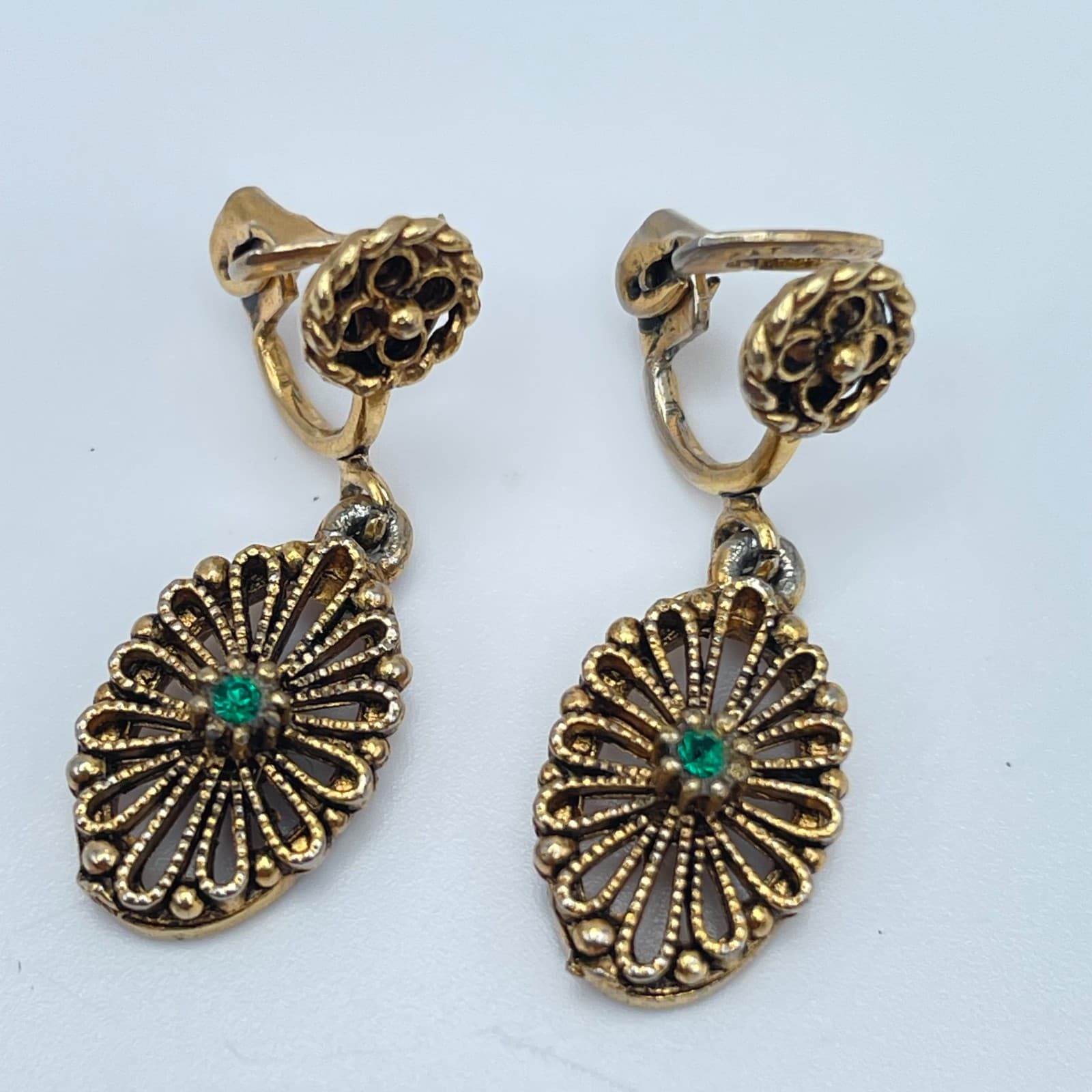 Vintage 80s Gold Tone Green Glass Filigree Dangle Earrings Classic Jewelry - Image 1