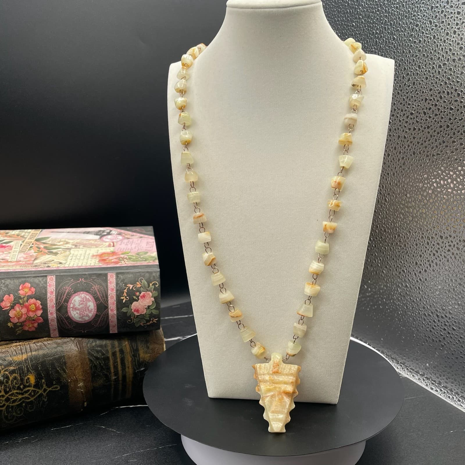 Vintage Cream Mexican Hand-Carve Banded Agate Calcite Arrowhead Pendant Necklace - Image 1