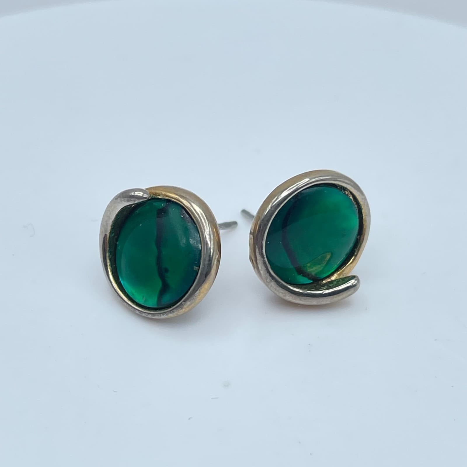 Vintage Y2K Green Stone Cabochon Silver Tone Stud Earrings Boho Women's Jewelry - Image 1