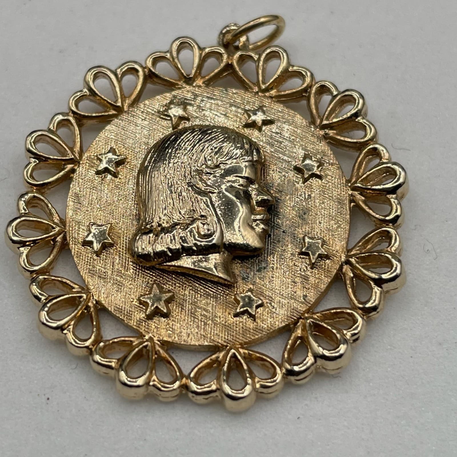 Vintage Gold-Tone Classic Women's Star Heart Border Silhouette Portrait Pendant - Image 1