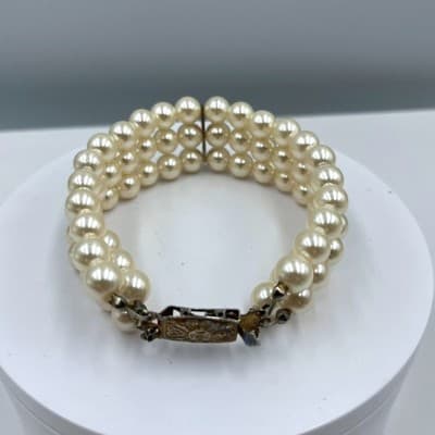 VTG Multi Strand Faux Pearls Bracelet Ornate Clasp Cream Beads Classic Elegant - Image 1
