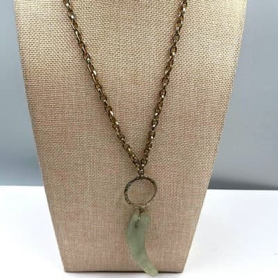 Vintage Gold Tone Chain Necklace Green Horn Pendant Hammered Ring Boho Statement - Image 1