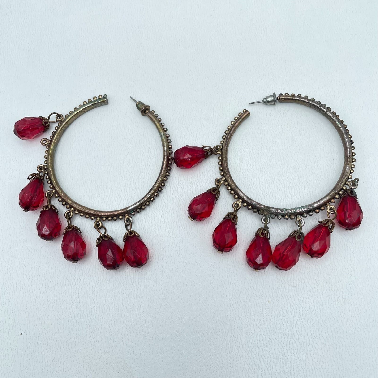 Vintage Y2K Red Faceted Teardrop Beaded Silver Tone Hoop Earrings Jewelry - Image 1