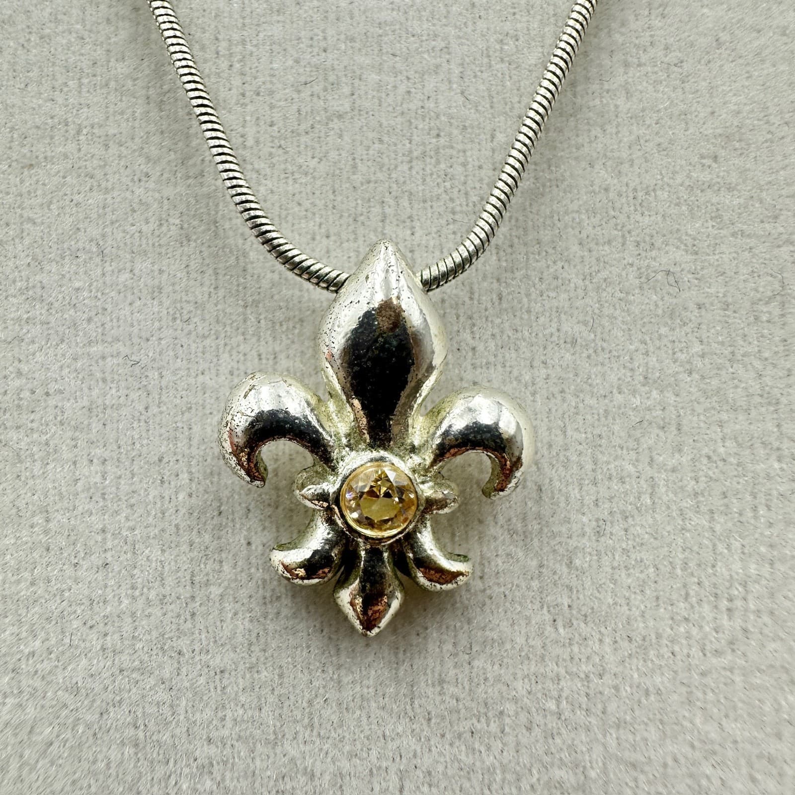 NY Vintage Silver-Tone Fleur-de-Lis Pendant Necklace w/ Crystal Accent 18in - Image 1