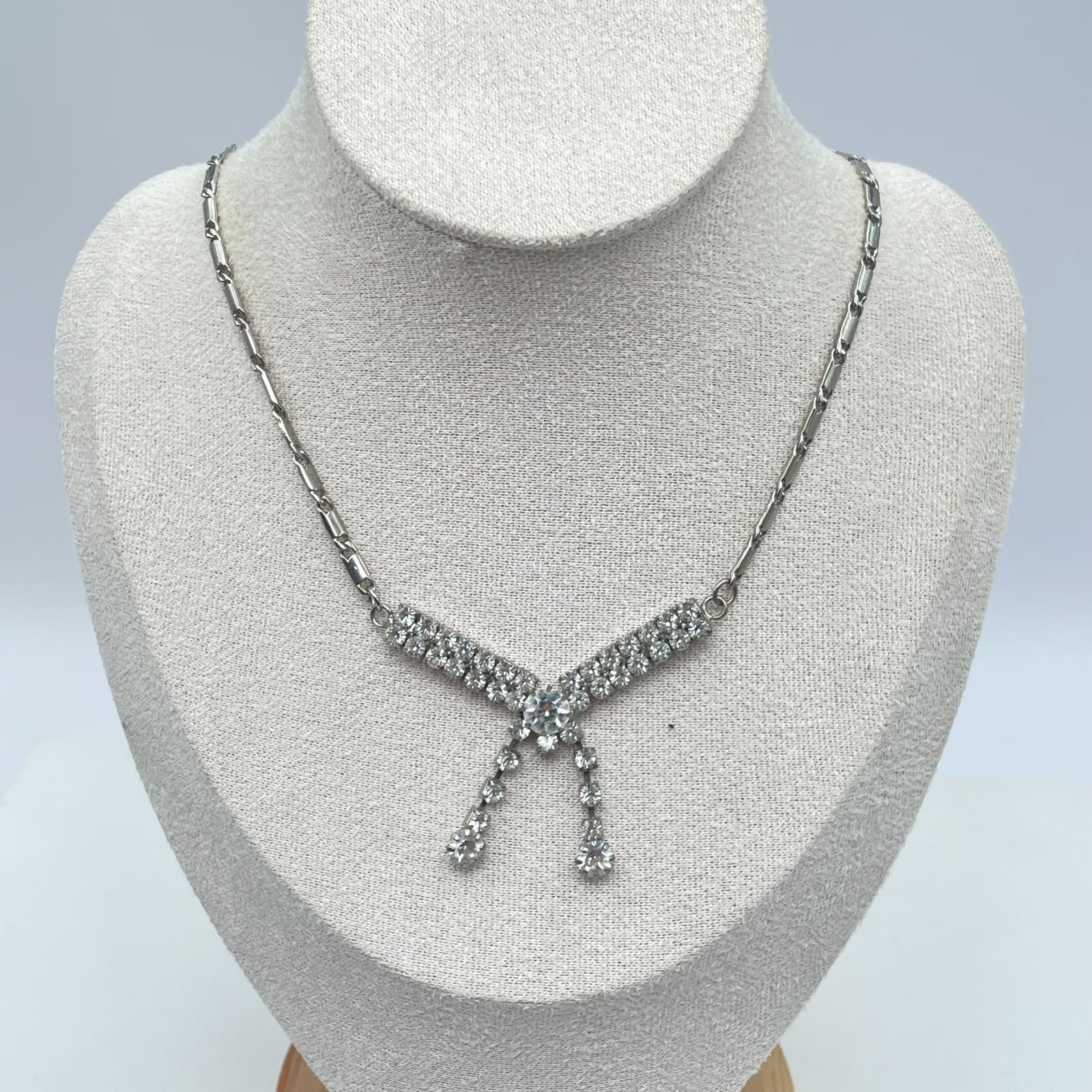 Vintage 1950s Silver-Tone Prong Rhinestone Embellished Choker Lariat Necklace - Image 1