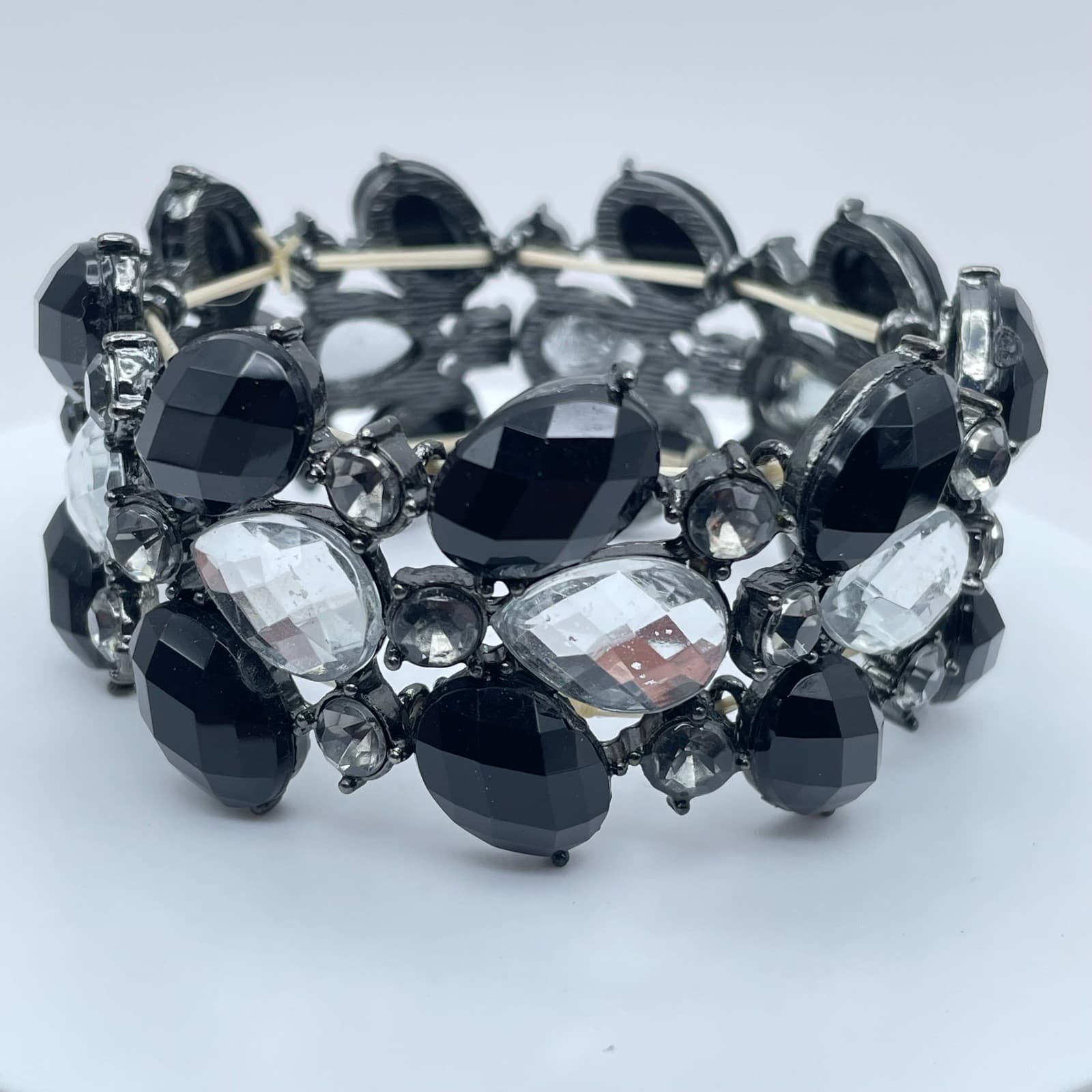 Vintage Black Clear Faceted Rhinestone Glass Teardrop Bead Rose Stretch Bracelet - Image 1