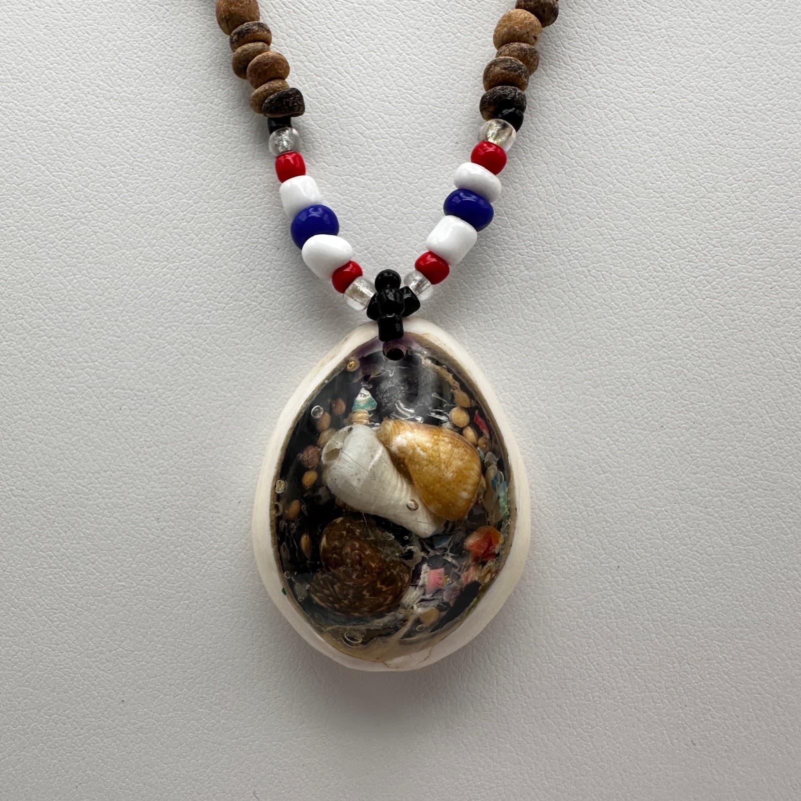 Vintage Shell Pendant Necklace Wooden Beads Boho Beach Folk Y2K 70s 80s 90s - Image 1