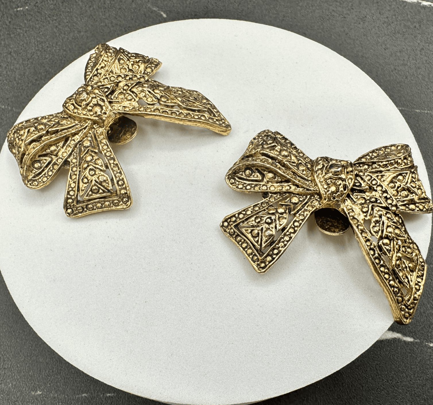 VTG Gold Tone Bow Clip On Earrings Textured Filigree Knot Statement Glam - Image 1
