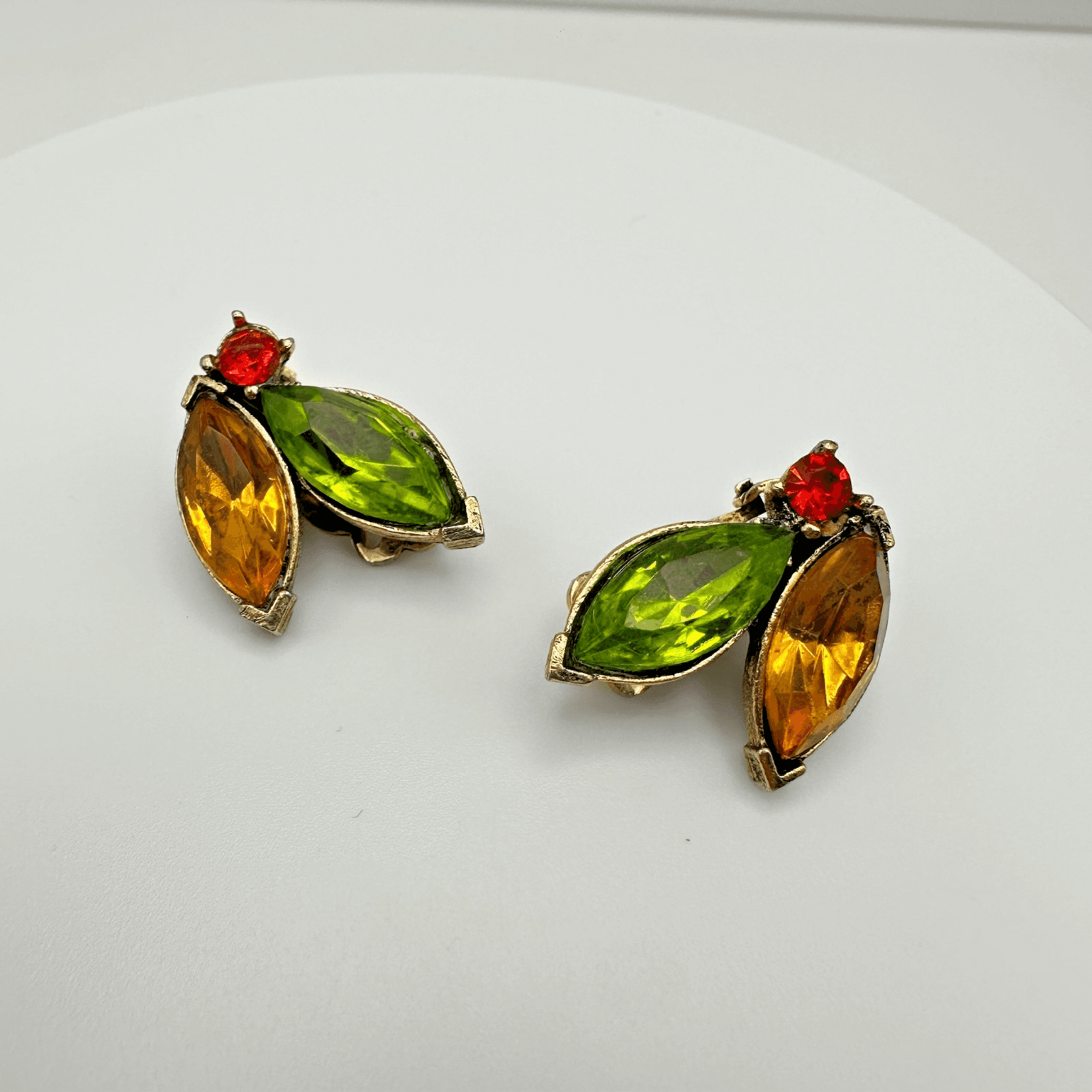 Vintage 80s Gold Tone Clip On Earrings Green Amber Red Rhinestone Leaf Jewelry - Image 1