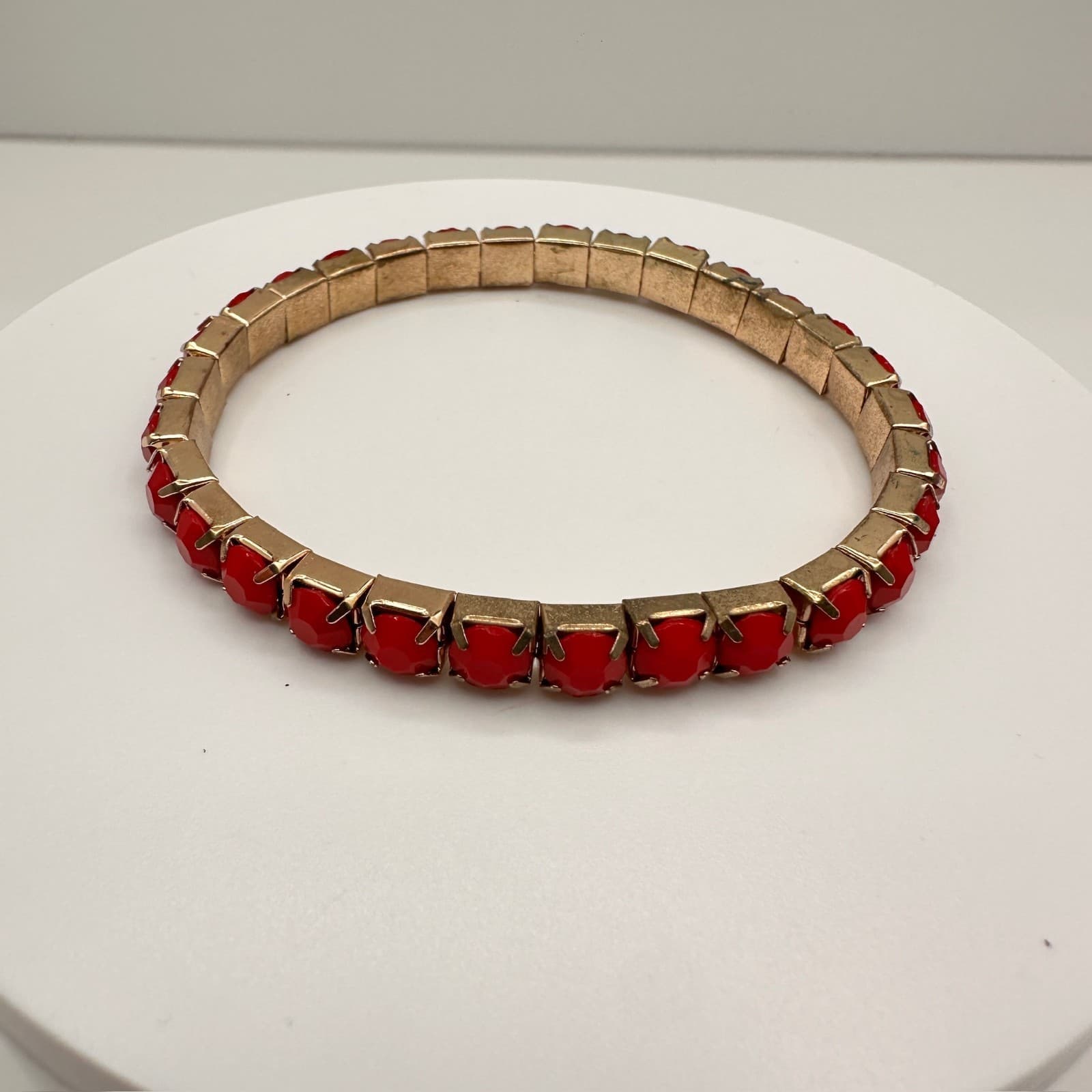 Vintage 90s Red Glass Gold Tone Stretch Bracelet Stackable Fashion Jewelry - Image 1