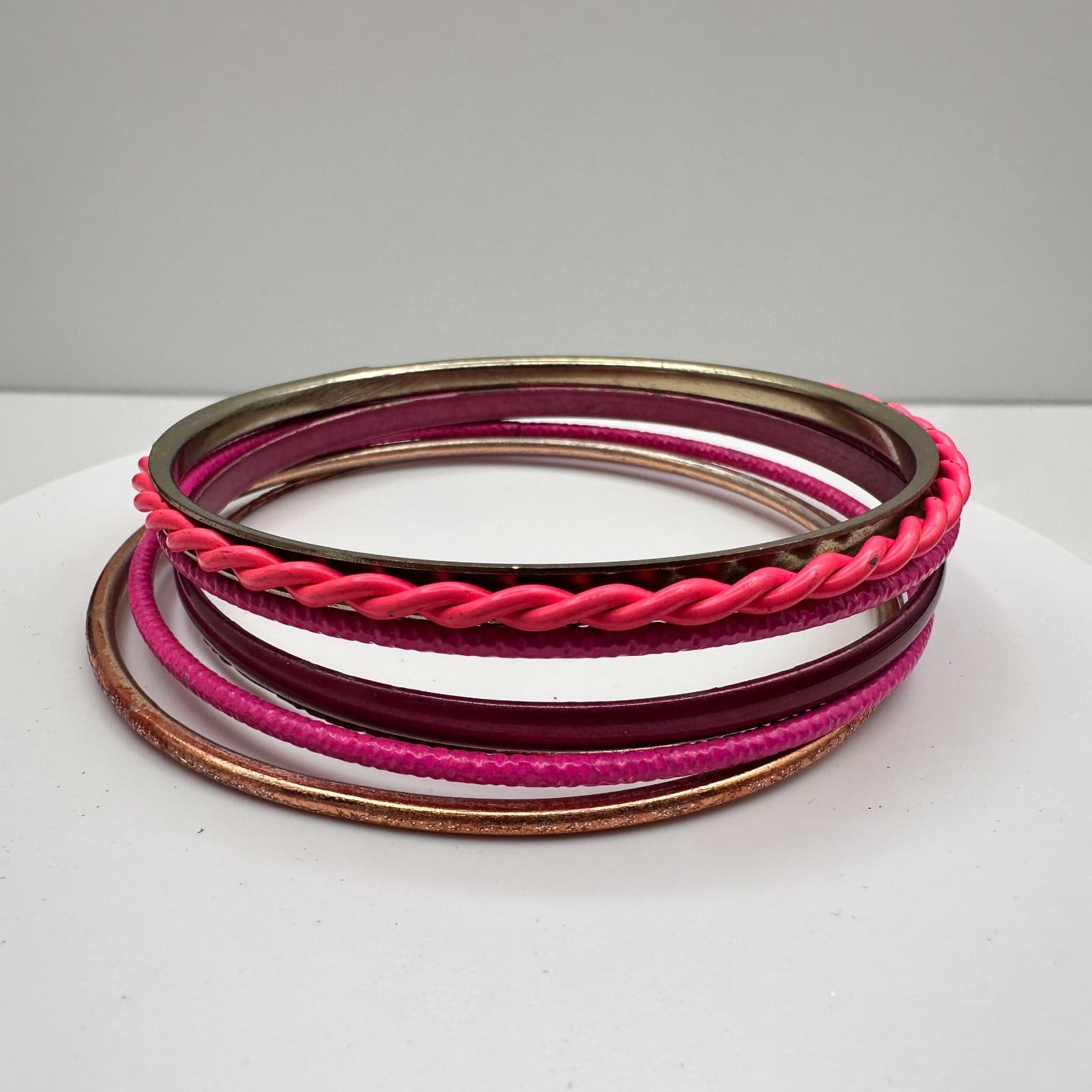 Vintage 80s Gold Tone Bangle Set Stackable Boho Women's Classic Fashion Jewelry - Image 1