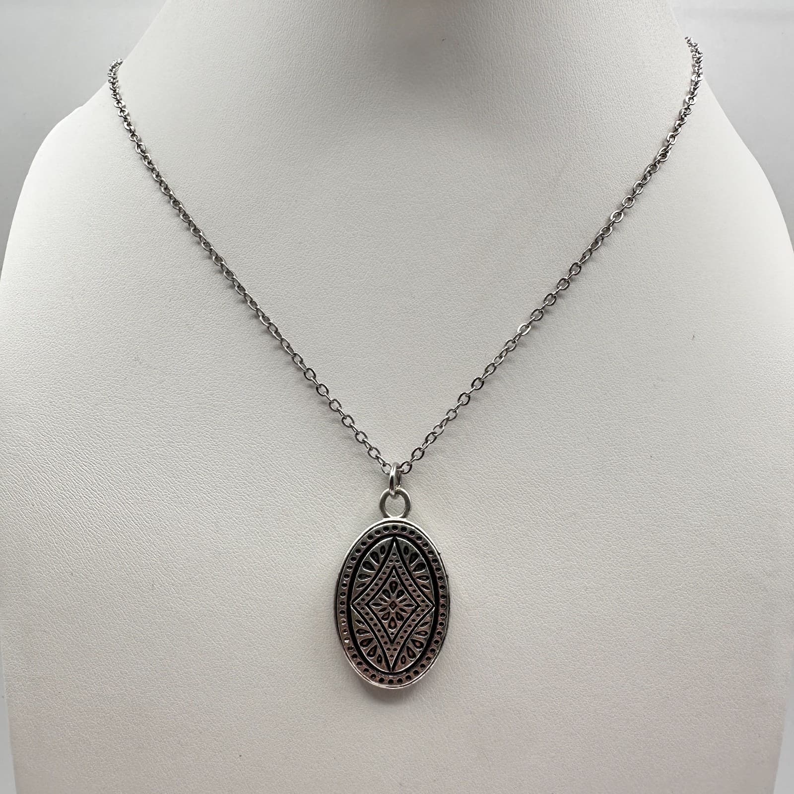 Vintage 90s Silver-Tone Geometric Oval Pendant Necklace Boho Etched Jewelry - Image 1