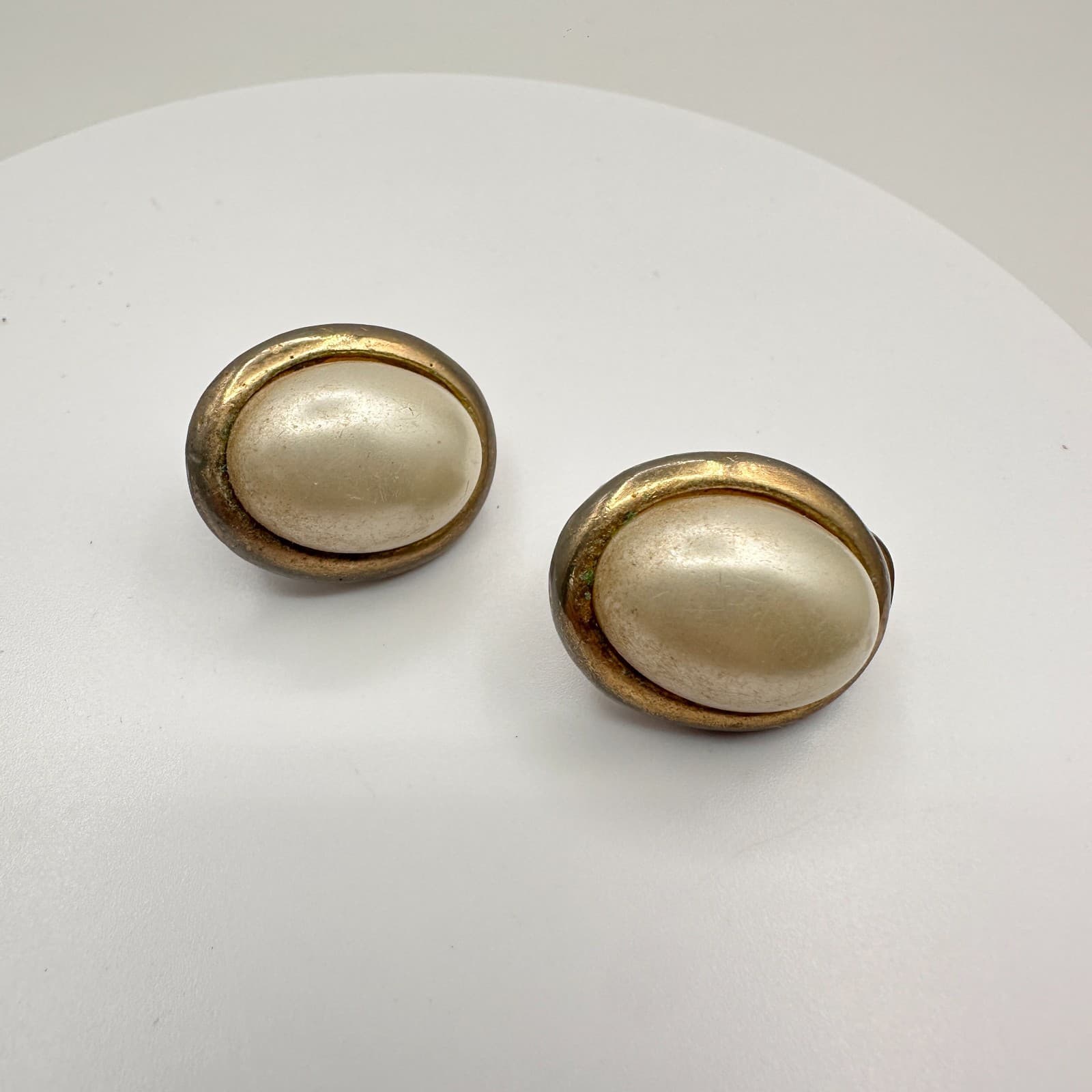 Vintage 80s 90s Gold Tone Cream Faux Pearl Clip On Earrings Statement Jewelry - Image 1