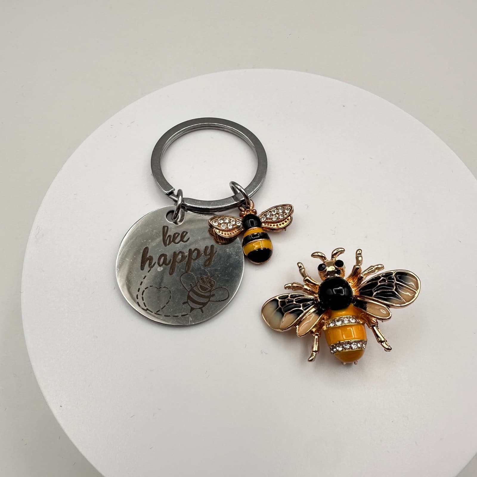 Vintage 90s Bee Happy Keychain & Bee Brooch Pin Set Women's Classic Jewelry - Image 1