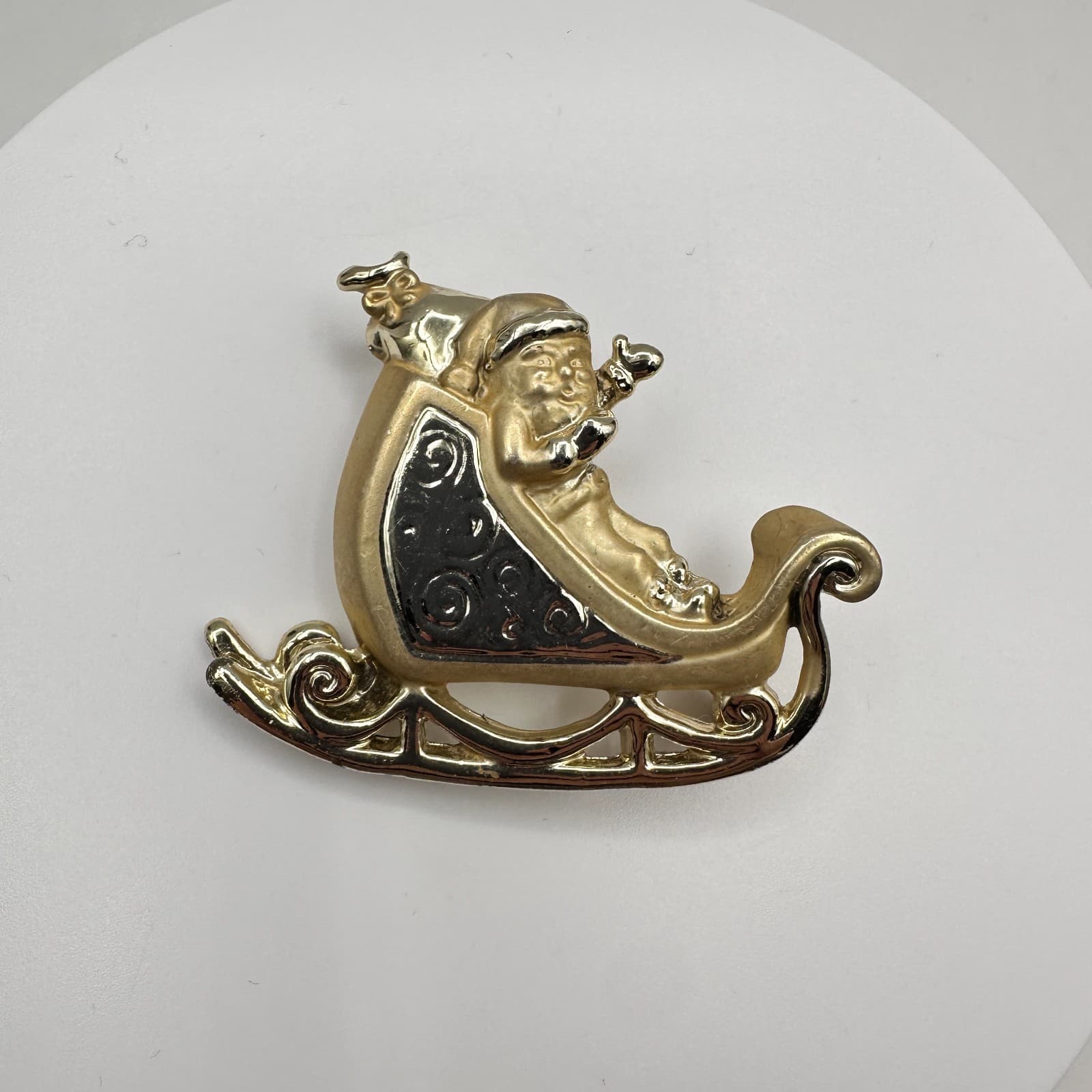 Vintage 90s Christmas Holiday Santa Sleigh Brooch Pin Gold Tone Women's Jewelry - Image 1