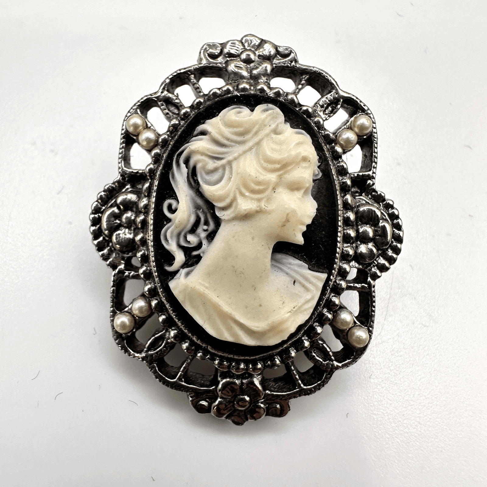 Vintage 80s Victorian Cameo Brooch Pin Silver Tone Faux Pearl Beaded Jewelry - Image 1