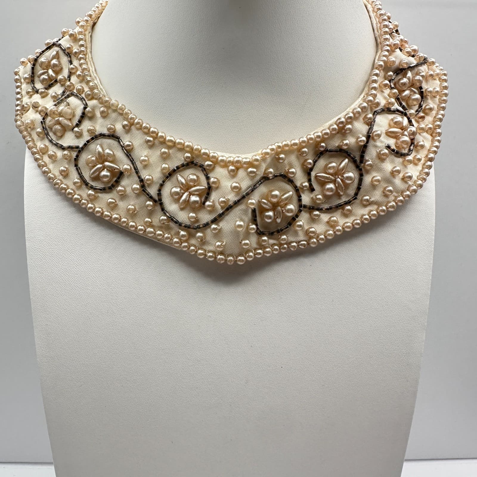 Vintage 60s Sally Gee Pearl Beaded Peter Pan Collar Necklace Fashion Jewelry - Image 1