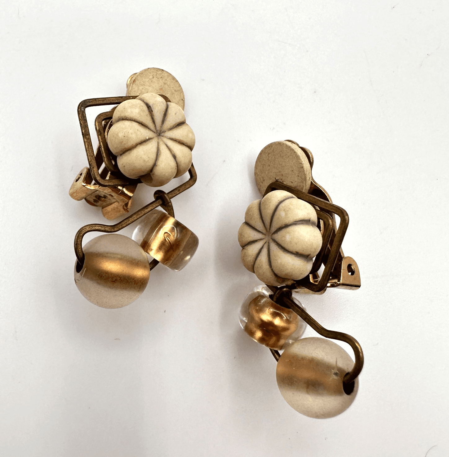 Vintage 90s Glass Bead Flower Dangle Clip-On Earrings Retro Artisan Jewelry - Image 1