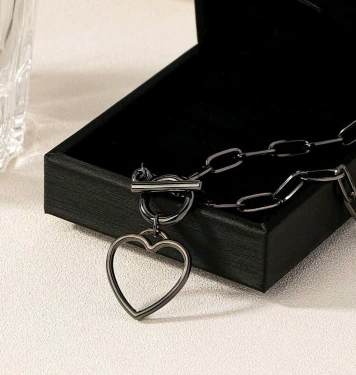 Elegant Black Heart Pendant Necklace - Image 1
