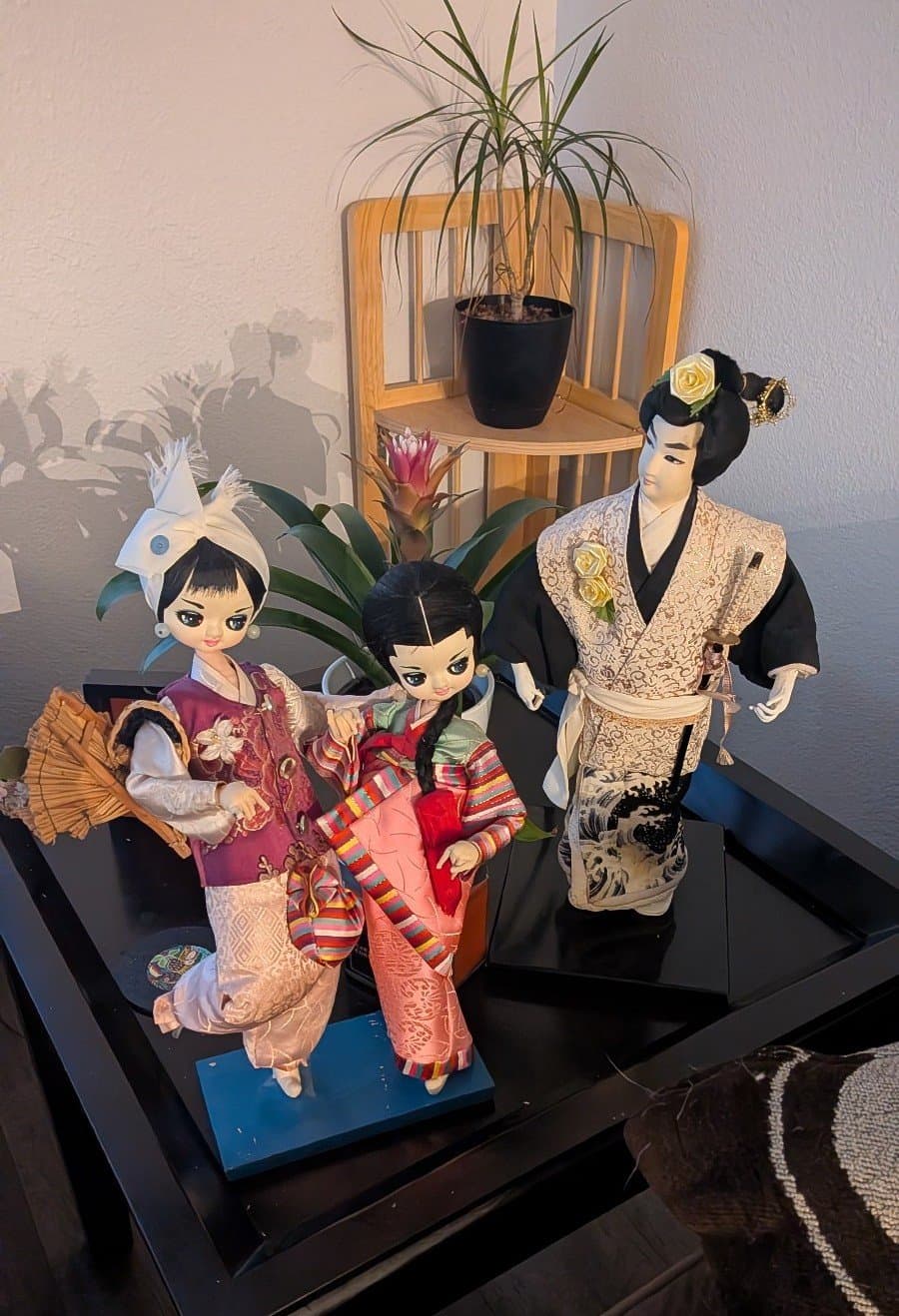 Vintage Chinese Bradley doll set - Image 1