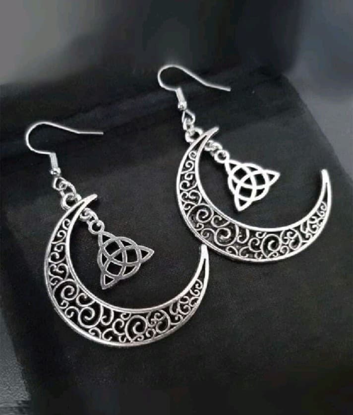 Hot topic Silver Crescent Moon/Intricate Silver Celtic Knot Earrings - Image 1