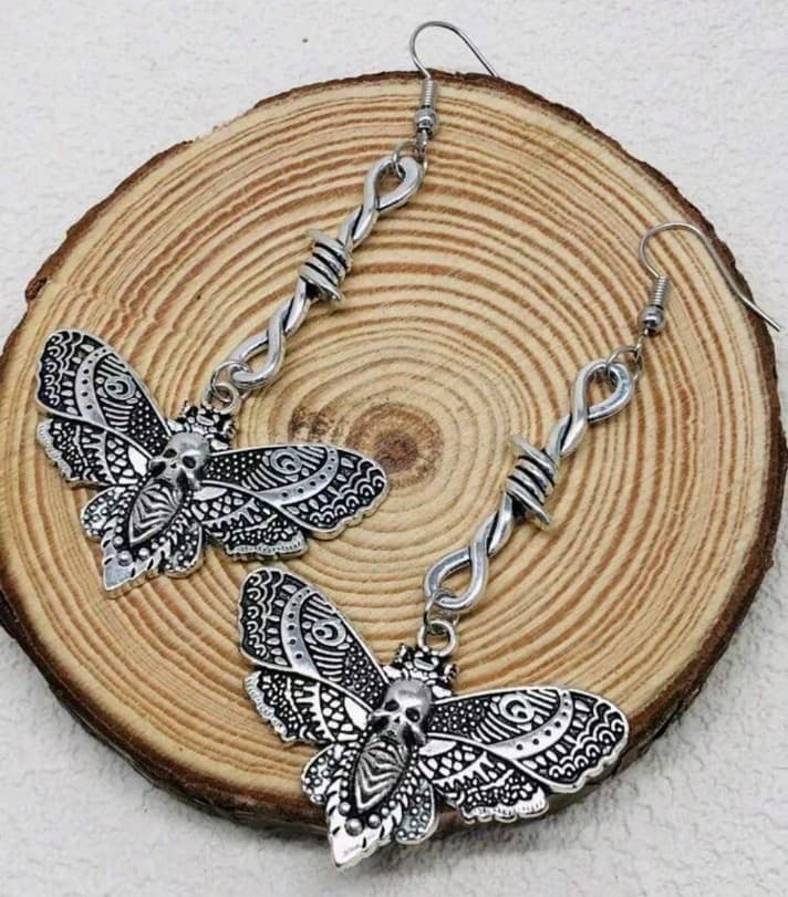 Hot topic Star-Shaped Intricate Silver butterfly Dangle Earrings - Image 1