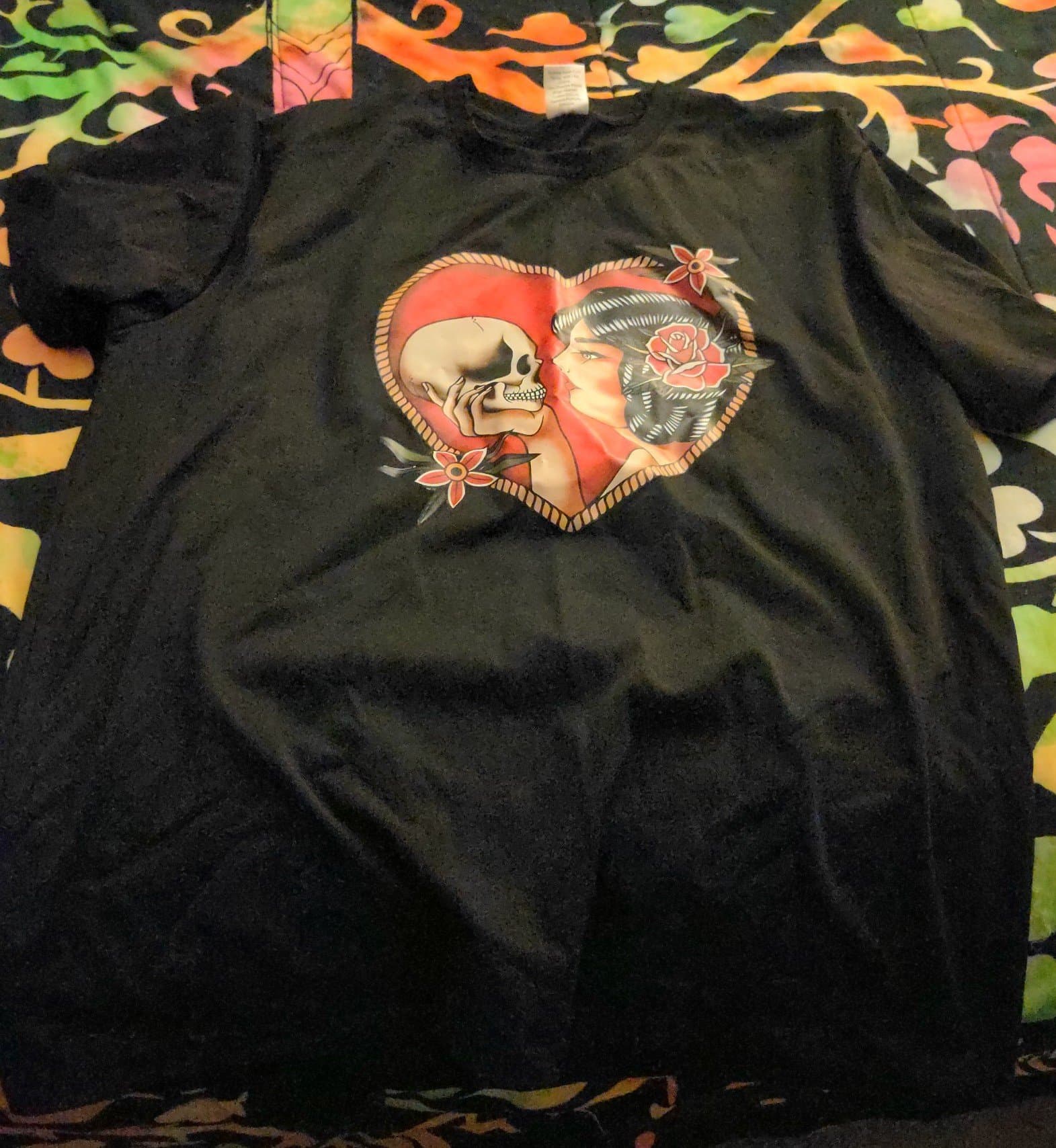 Black tee with lady with rose in her hair holding a skull size Large - Image 1