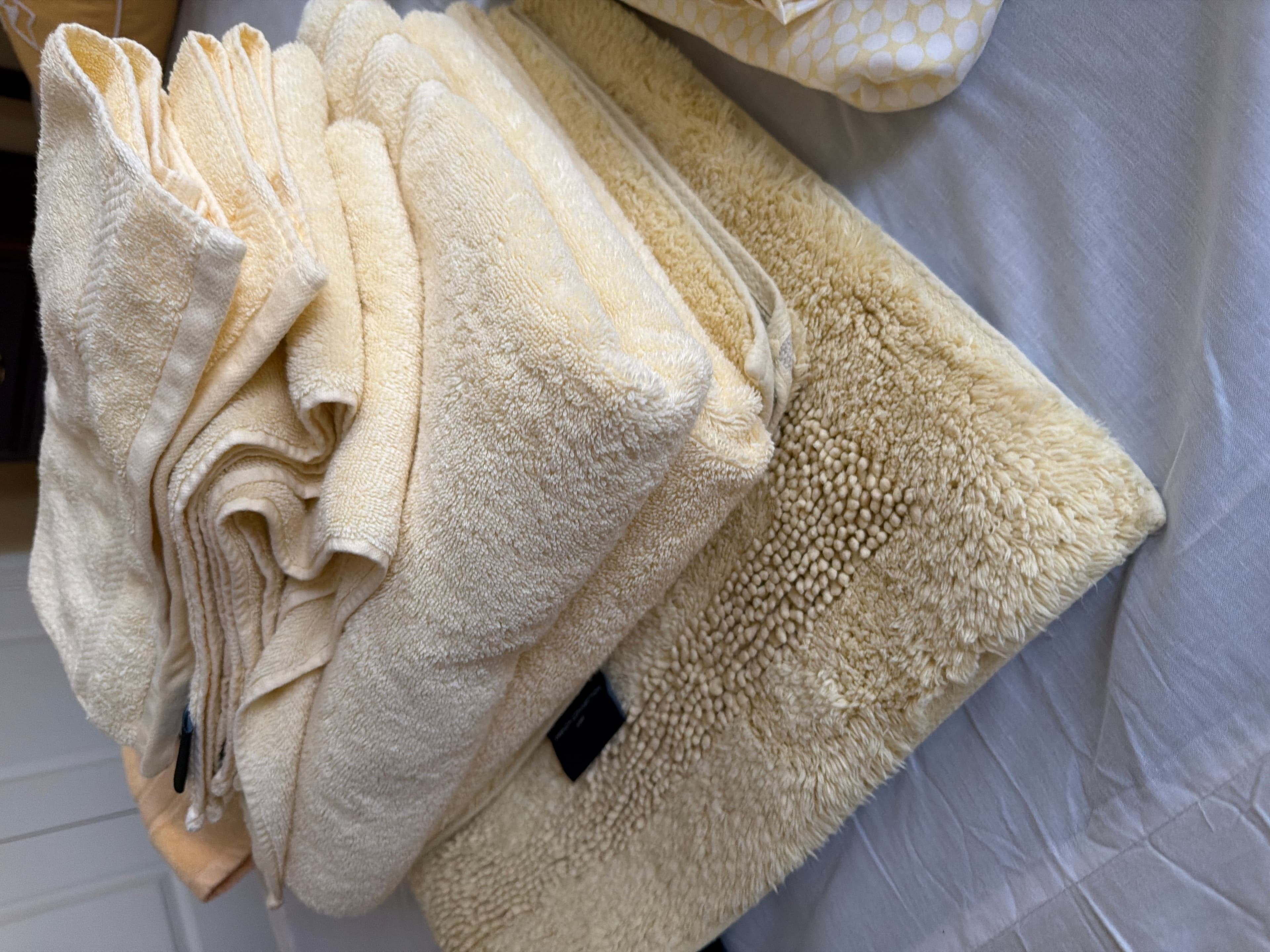 Luxury Bath Towels Set - Soft Yellow Cotton, 6 Pieces - Image 1