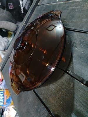 Anchor Hocking Fire King #437 1-2 Quart Amber Casserole Baking Dish with Lid - Image 1