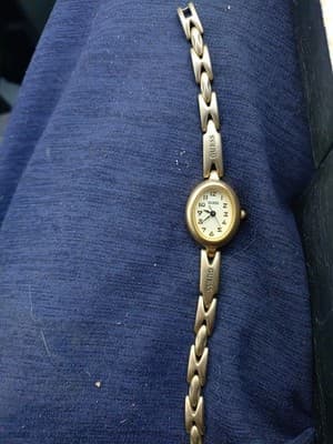 Woman's Guess Watch With A Gold Tone - Image 1