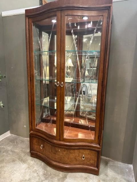Thomasville Bogart Bel Aire Mahogany Lighted Curio Cabinet - Image 1