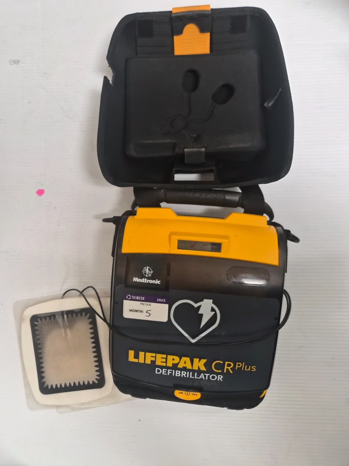 Lifepak CR Plus Condition With Bag - Image 1
