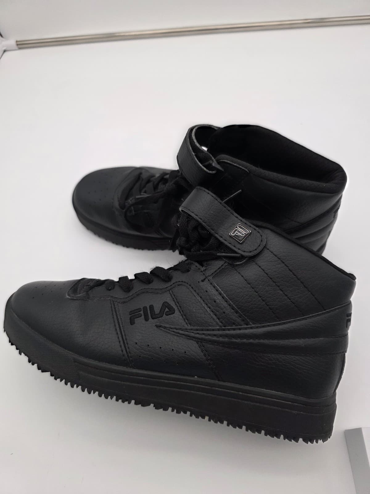 Women's Work Shoes sz 8 Fila Sneakers