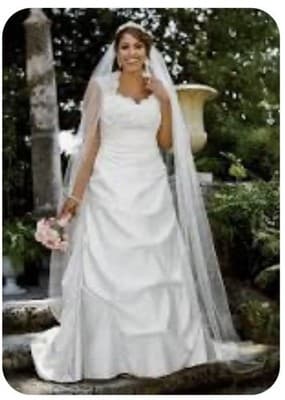 David’s Bridal 9T3090 Plus Size Lace Cap Sleeve A-Line Wedding Dress - Image 1
