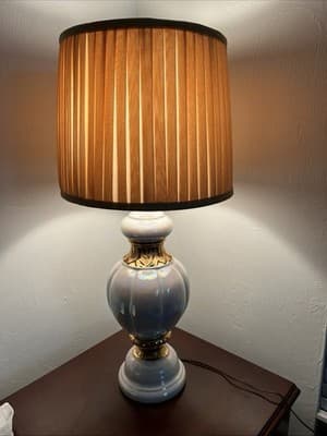 MCM Vintage 60s Hollywood Regency Opalescent Table Lamp with Great Lamp Shade - Image 1
