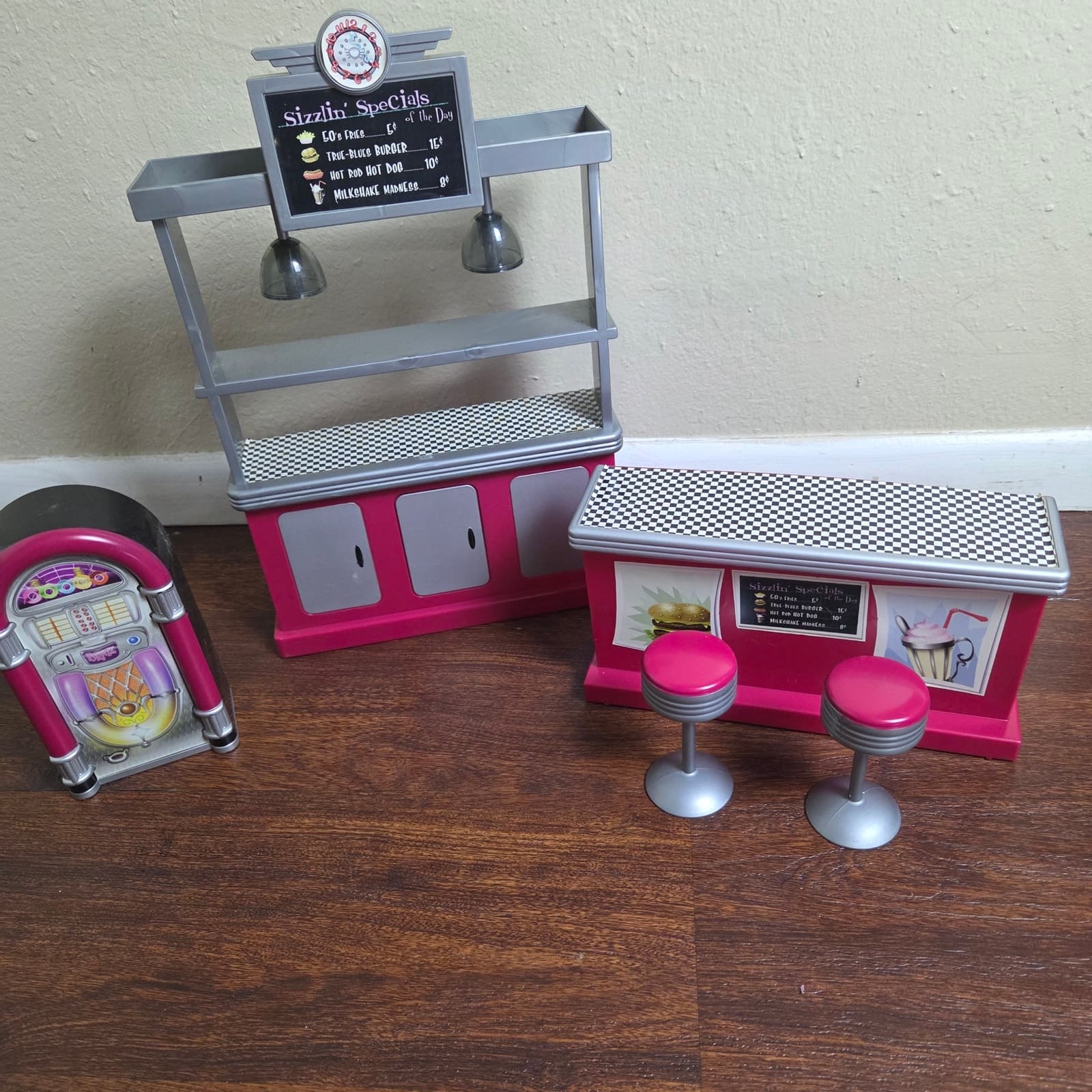 VINTAGE Bratz Life Style Krazy Kool Retro Cafe playset 2005 - Image 1