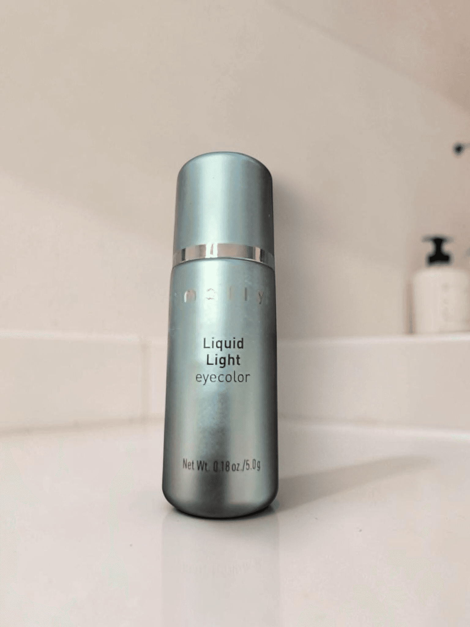Mally Liquid Light Eyecolor Mint Green 0.18 oz - Image 1