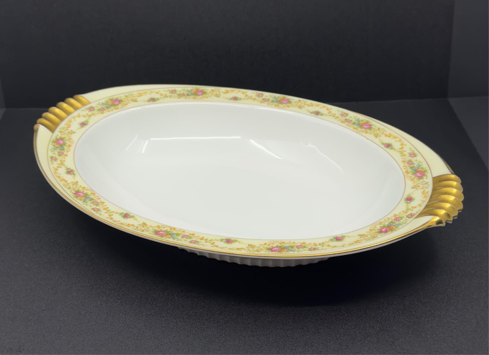 Meito China Modern WIndsor Vegetable Serving Bowl 22 Kt Gold trim - Image 1