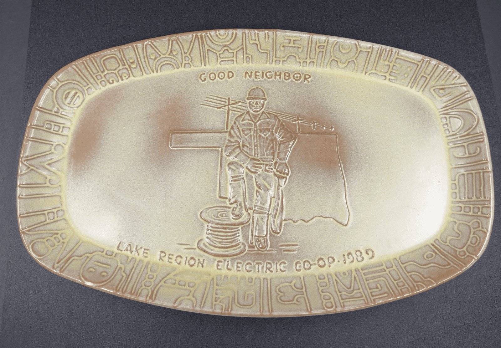Frankoma 7 QS Good Neighbor Lake Region Electric Co-OP 1989 Platter - Image 1